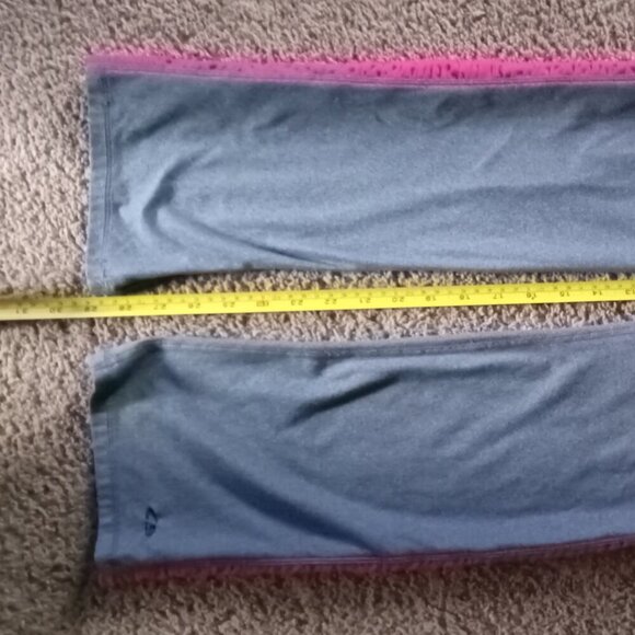 4 PIECE BUNDLE OF WOMENS CLOTHING SIZE MEDIUM. LIKE NEW! EXCELLENT CONDITION! - Picture 11 of 15